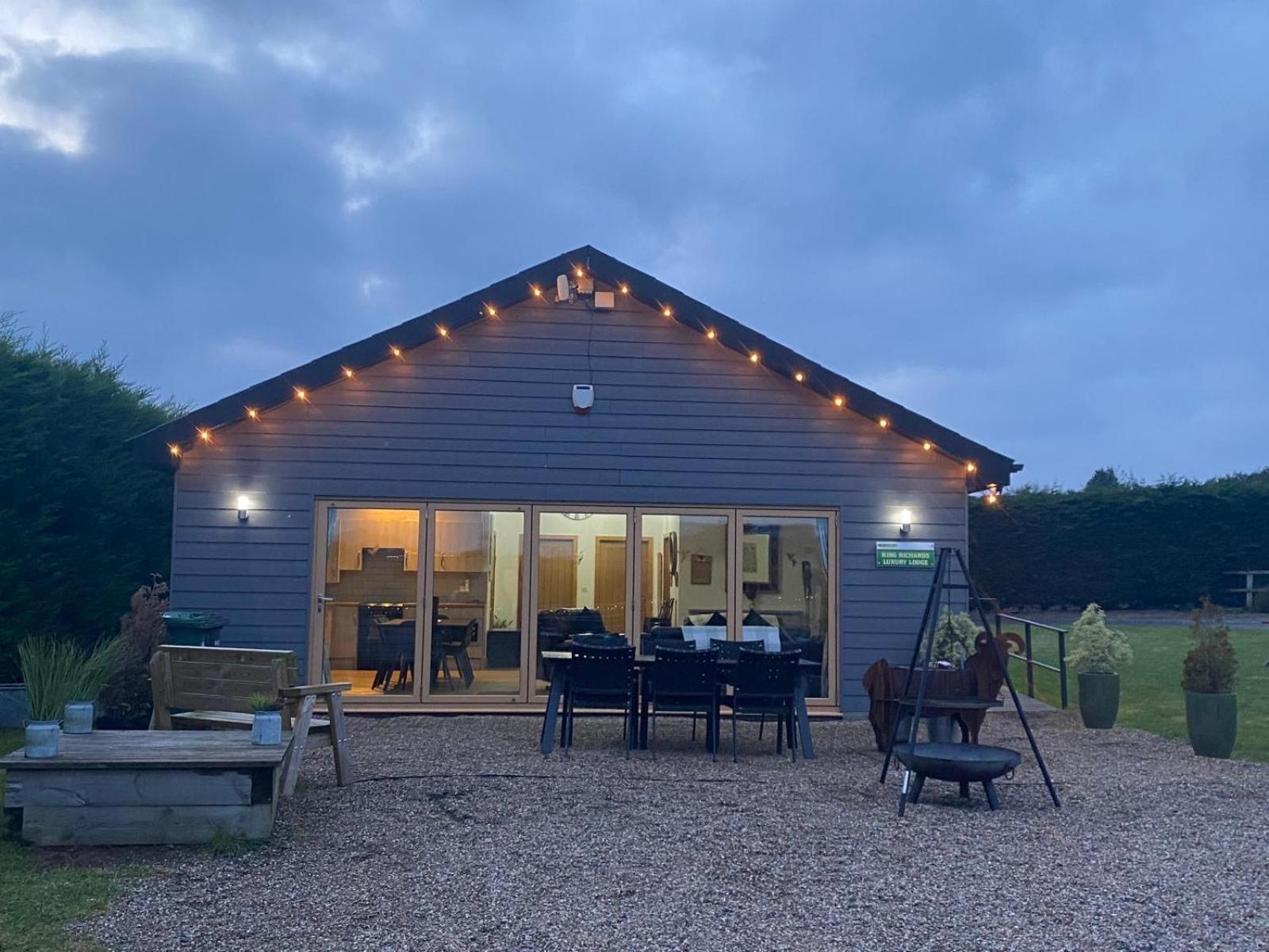 King Richard'S Luxury Lodge - Sleeps Up To 8 ,Dog Friendly ,Near Sherwood Forest At Fairview Farm In Nottingham Set In 88 Acres And Great For Groups,Family Gatherings,Corporate Events Eksteriør bilde